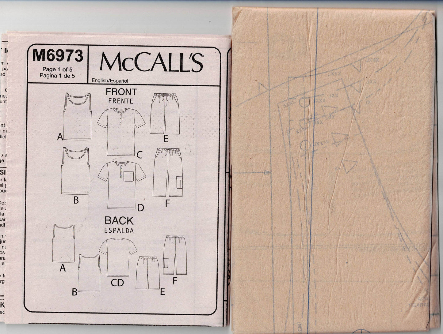Patrón de costura para camisetas sin mangas y pantalones cortos cargo para hombre de McCall's 6973 en tallas grandes, tallas XL a 3XL, sin cortar, doblado de fábrica