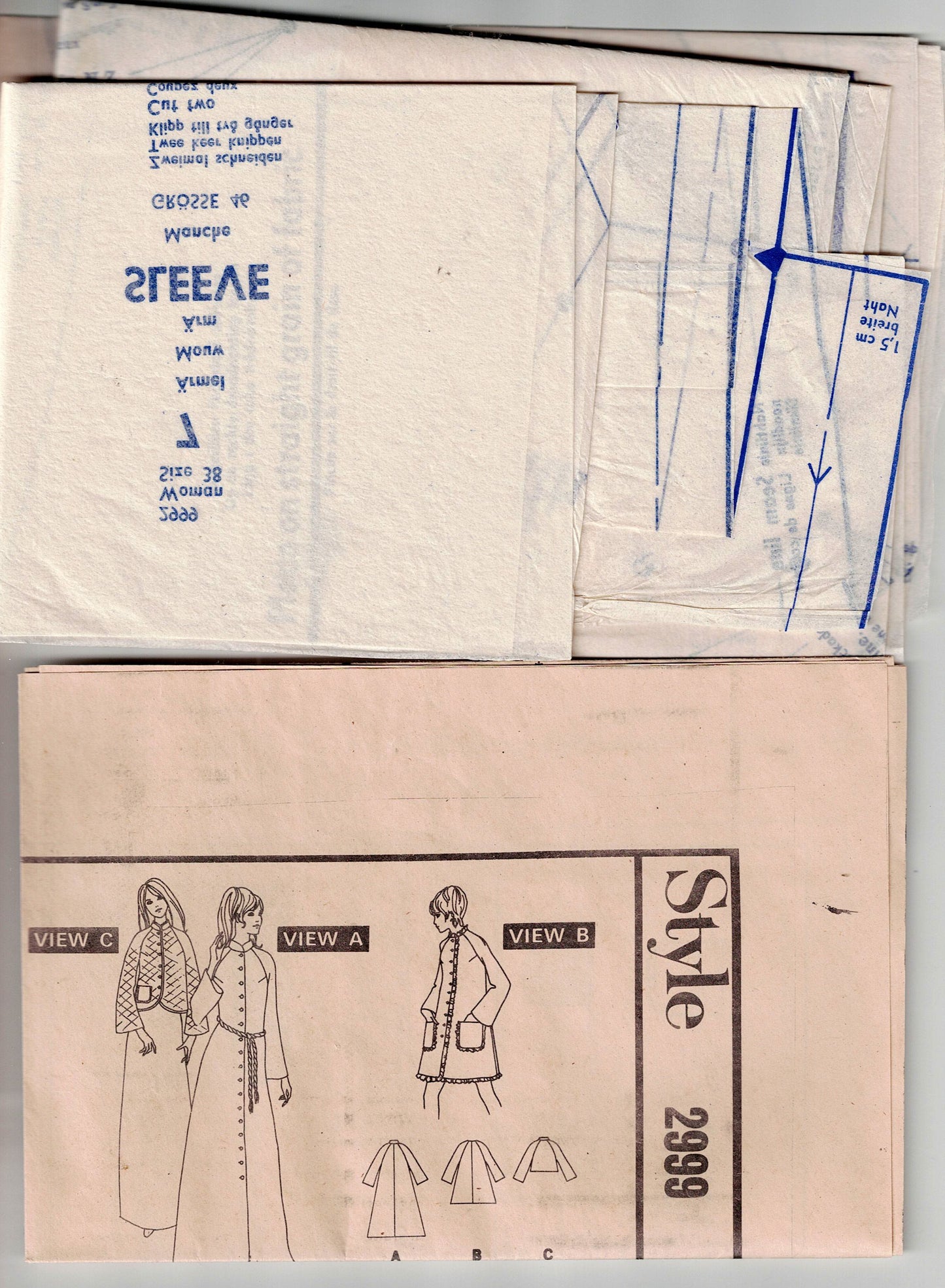 Style 2999 Womens Raglan Sleeved Housecoat & Bed Jacket 1970s Vintage Sewing Pattern Size Bust 42 Inches