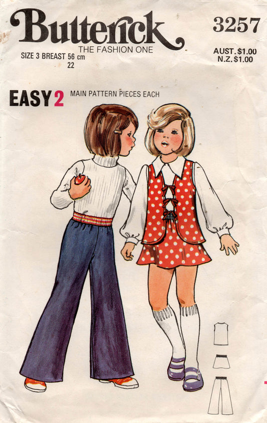 Patrón de costura vintage de los años 70 para pantalones y minifalda de niñas pequeñas Butterick 3257, talla 3
