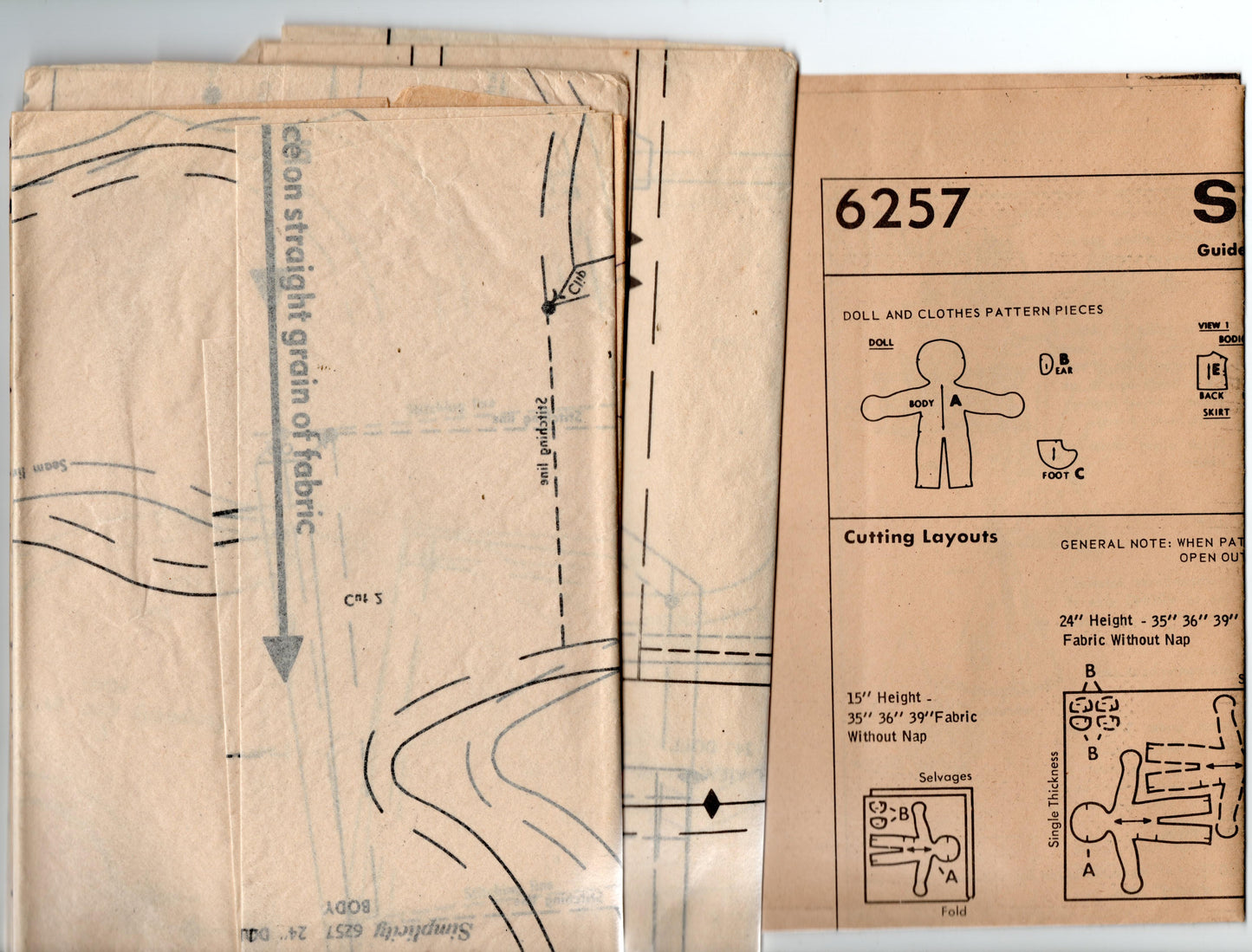 Patrón de costura vintage de los años 60 Simplicity 6257, muñecos de payaso y campesino retro, juguetes de peluche, doblados de fábrica, sin cortar