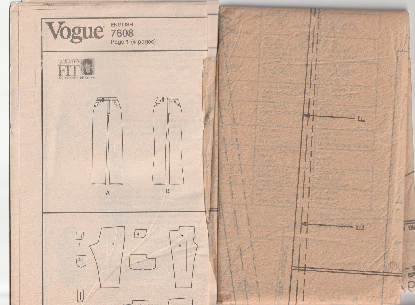 Patrón de costura sin cortar Vogue 7608 SANDRA BETZINA Todays Fit para jeans de pierna recta o de corte acampanado para mujer doblados de fábrica