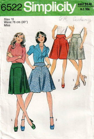 Simplicity 6522 Womens Skirt in 2 Styles with Yoke & Pockets 1970s Vintage Sewing Pattern Size 16 Waist 30 Inches